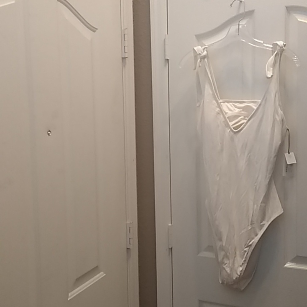 FINAL MARKDOWN Ladies' NWT Shade & Shore One-piece Swimsuit (XL)